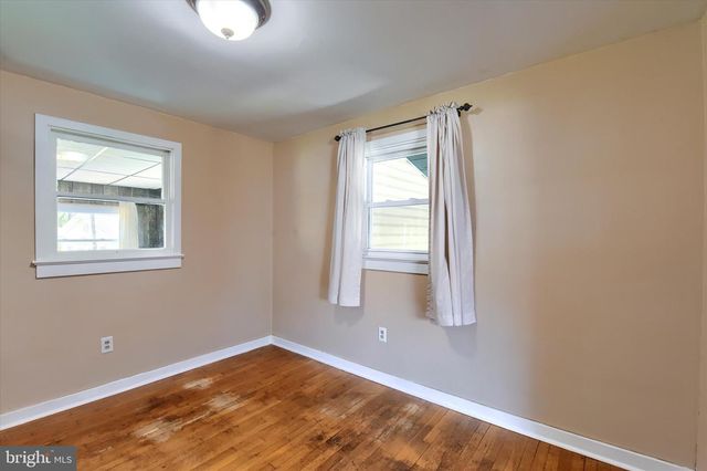 139 HOLLYWOOD DR, Harrisburg, PA 17109