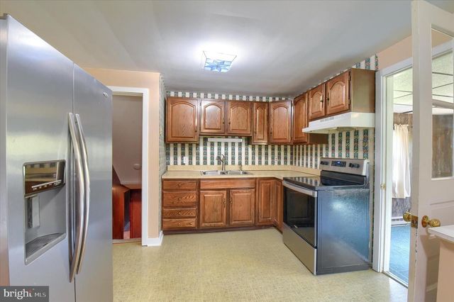 139 HOLLYWOOD DR, Harrisburg, PA 17109