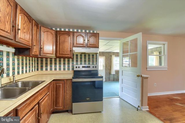 139 HOLLYWOOD DR, Harrisburg, PA 17109
