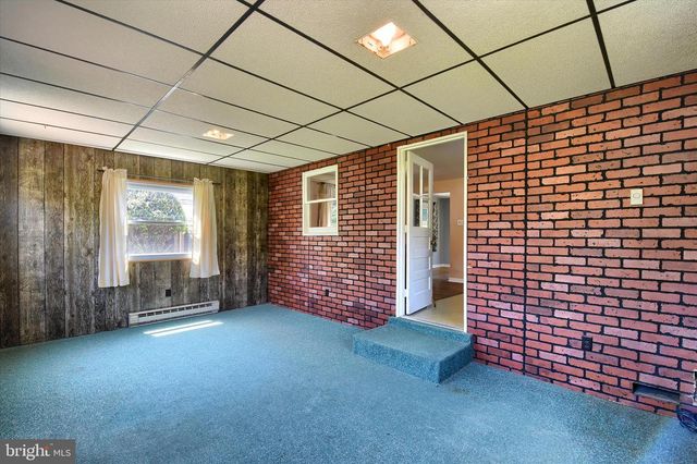 139 HOLLYWOOD DR, Harrisburg, PA 17109