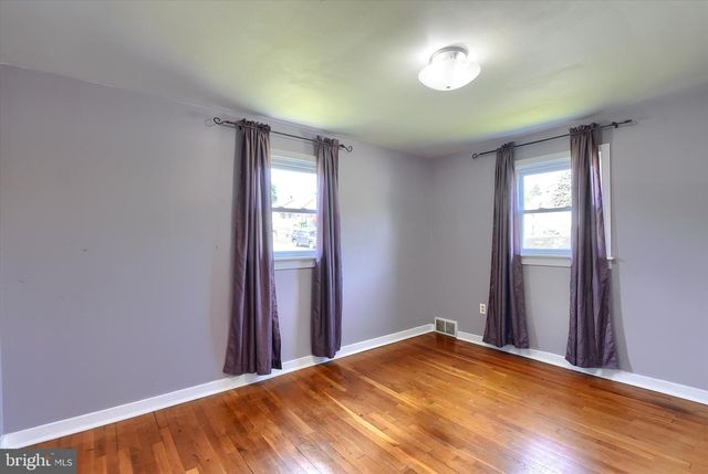 139 HOLLYWOOD DR, Harrisburg, PA 17109