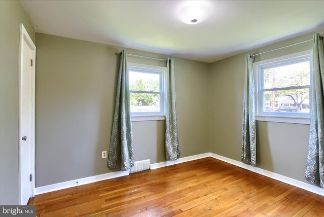 139 HOLLYWOOD DR, Harrisburg, PA 17109