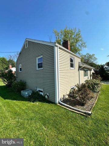 139 HOLLYWOOD DR, Harrisburg, PA 17109