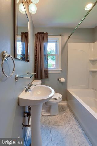 139 HOLLYWOOD DR, Harrisburg, PA 17109