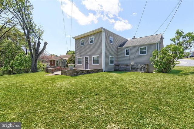 139 HOLLYWOOD DR, Harrisburg, PA 17109