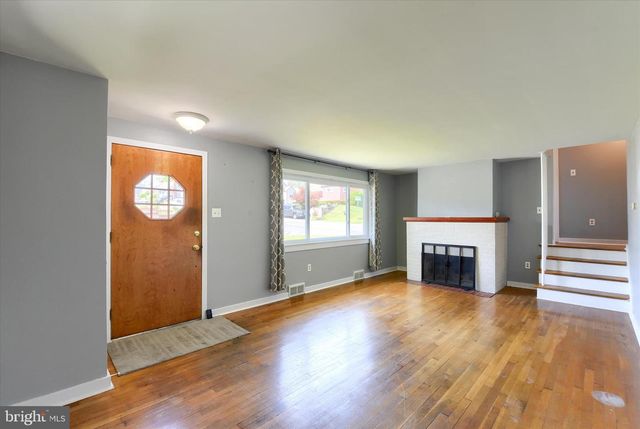 139 HOLLYWOOD DR, Harrisburg, PA 17109