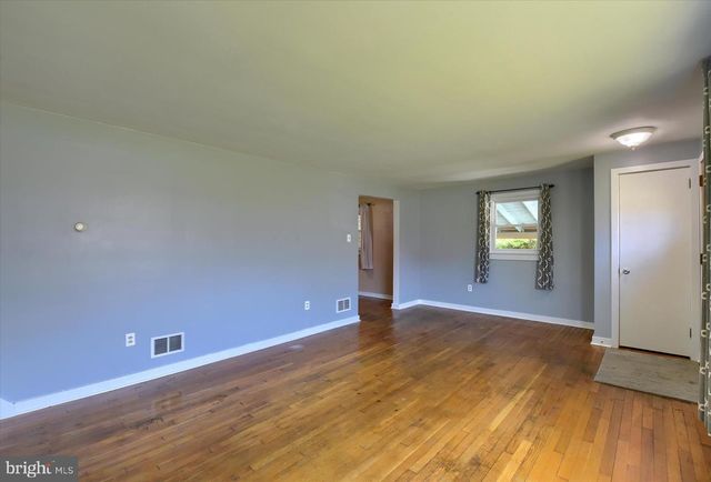 139 HOLLYWOOD DR, Harrisburg, PA 17109
