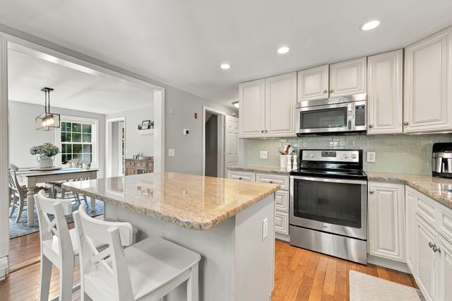 201 Parting Ways Rd, Kingston, MA 02364