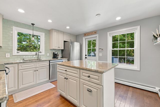 201 Parting Ways Rd, Kingston, MA 02364