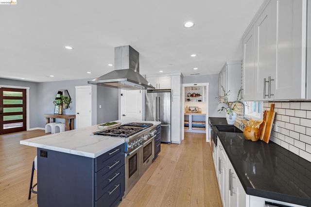 1424 Sunnyslope Ave, Belmont, CA 94002