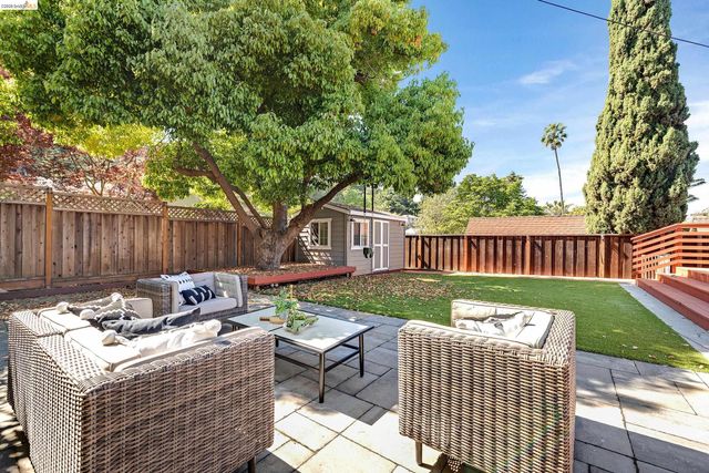 1424 Sunnyslope Ave, Belmont, CA 94002