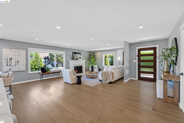 1424 Sunnyslope Ave, Belmont, CA 94002