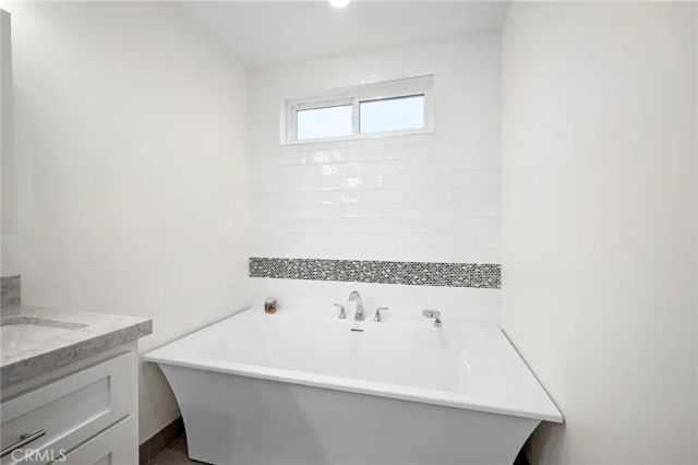 13041 Moorpark Street 2, Studio City, CA 91604