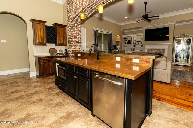 398 Goose Pointe Boulevard, Biloxi, MS 39531