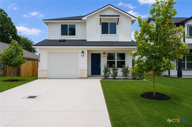 304 West Martindale St, Seguin, TX 78155