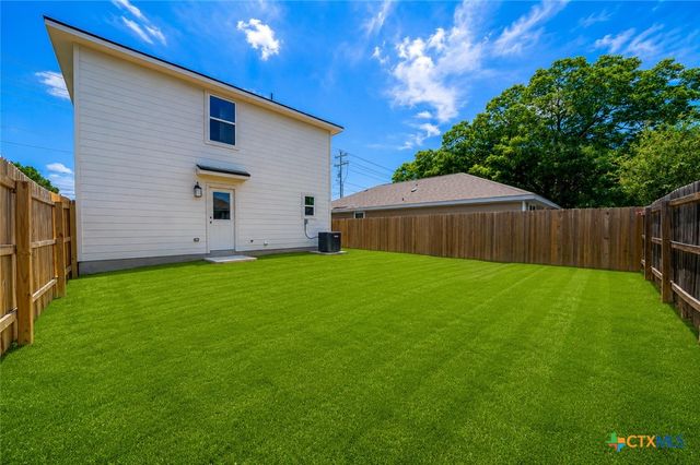 304 West Martindale St, Seguin, TX 78155