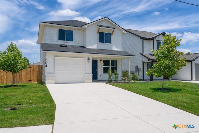 304 West Martindale St, Seguin, TX 78155