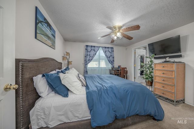 242 N Moraine Ave, Eagle, ID 83616