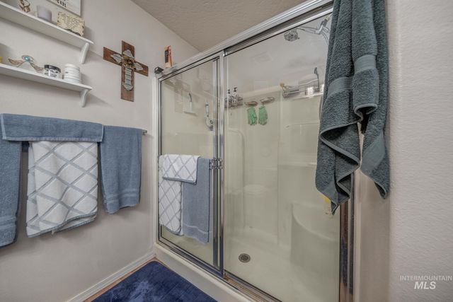 242 N Moraine Ave, Eagle, ID 83616