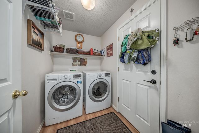 242 N Moraine Ave, Eagle, ID 83616