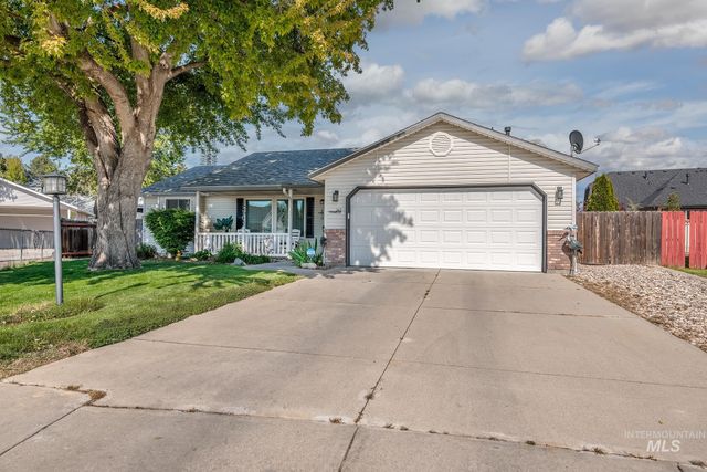 242 N Moraine Ave, Eagle, ID 83616