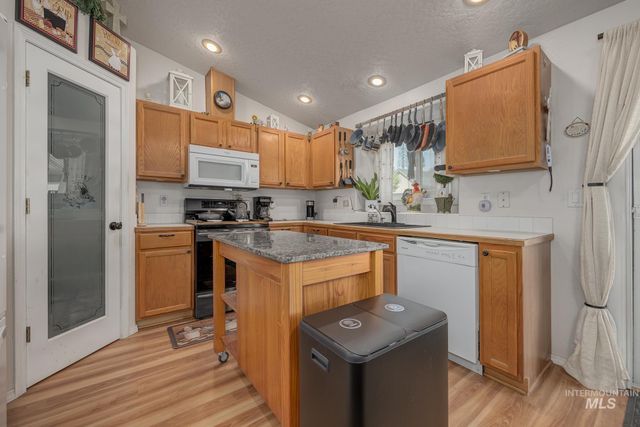 242 N Moraine Ave, Eagle, ID 83616