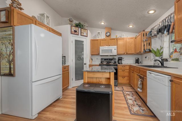 242 N Moraine Ave, Eagle, ID 83616