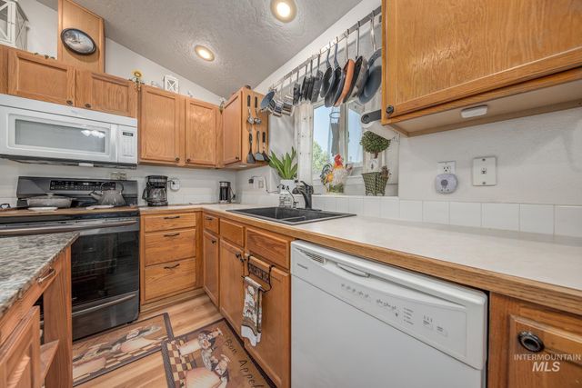 242 N Moraine Ave, Eagle, ID 83616