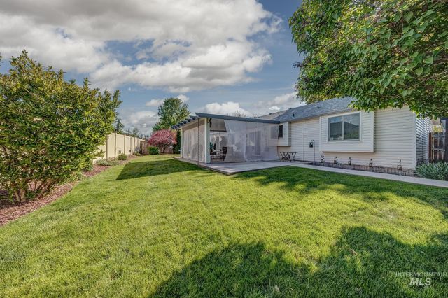 242 N Moraine Ave, Eagle, ID 83616