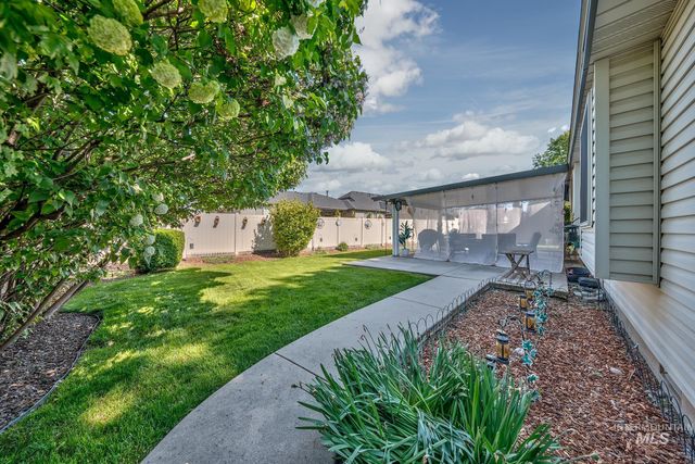 242 N Moraine Ave, Eagle, ID 83616