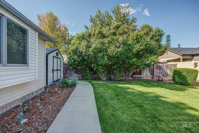 242 N Moraine Ave, Eagle, ID 83616