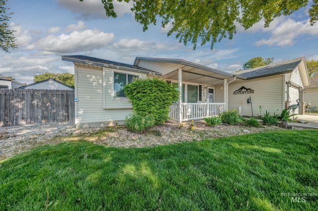 242 N Moraine Ave, Eagle, ID 83616
