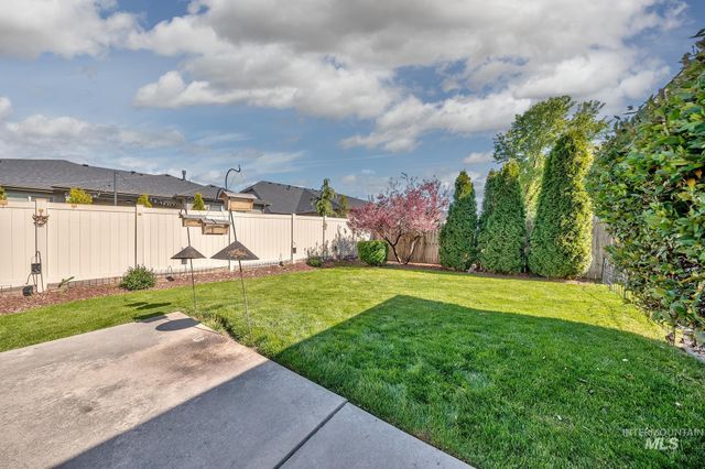 242 N Moraine Ave, Eagle, ID 83616