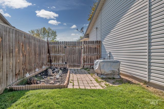 242 N Moraine Ave, Eagle, ID 83616