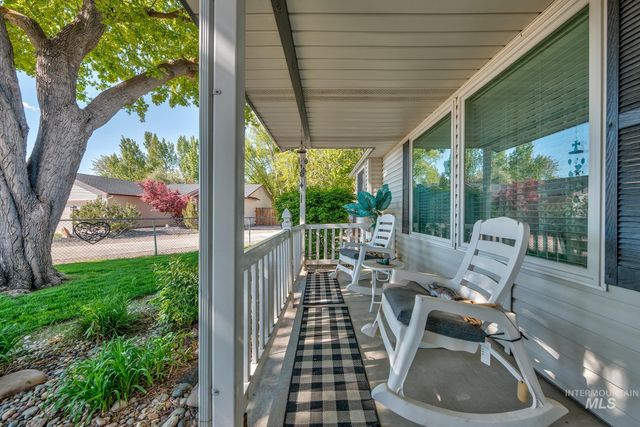 242 N Moraine Ave, Eagle, ID 83616