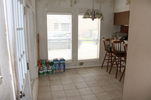 1704 Falcon Ridge Boulevard, Friendswood, TX 77546