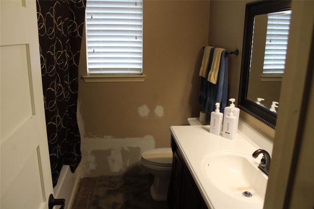 1704 Falcon Ridge Boulevard, Friendswood, TX 77546