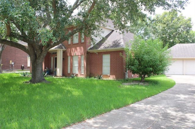 1704 Falcon Ridge Boulevard, Friendswood, TX 77546