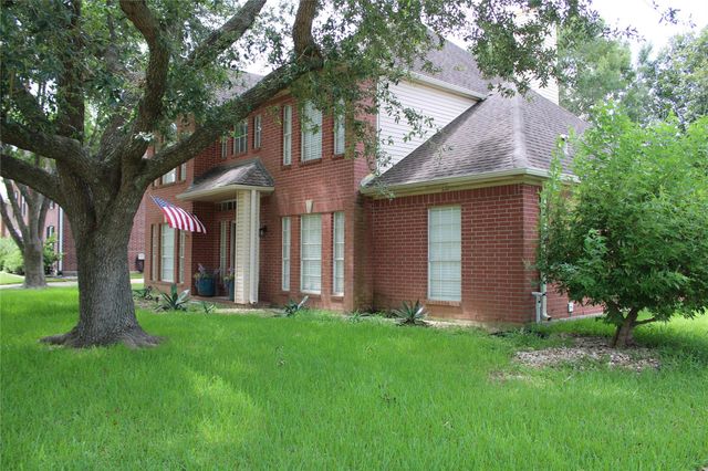 1704 Falcon Ridge Boulevard, Friendswood, TX 77546