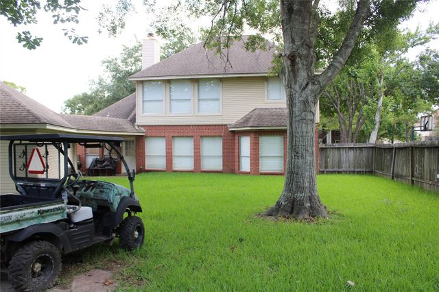 1704 Falcon Ridge Boulevard, Friendswood, TX 77546