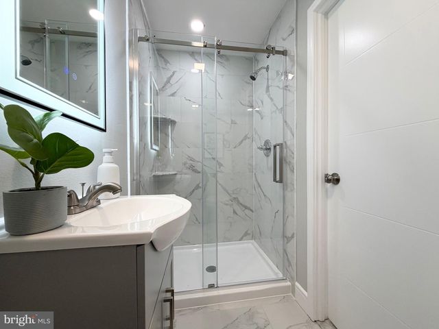 1813 ROSELYN ST, Philadelphia, PA 19141