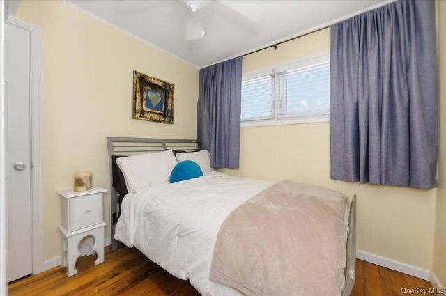 10 Darnley Place, Huntington Station, NY 11746