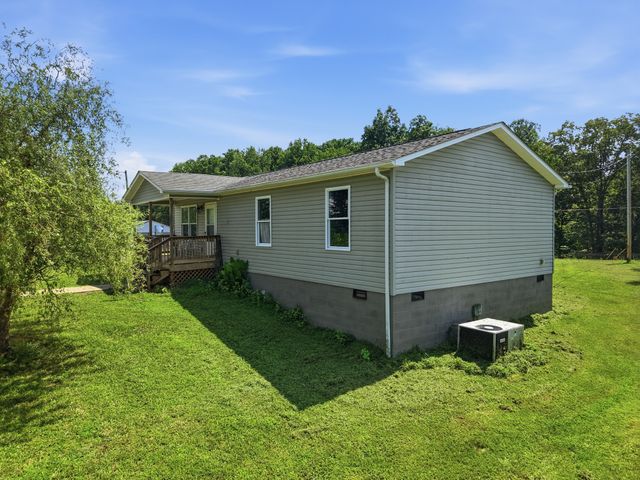 575 Simmons Cemetery Rd, Quebeck, TN 38579