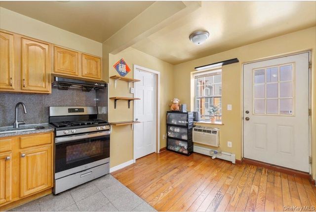 13939 35th Avenue 4E, Flushing, NY 11354