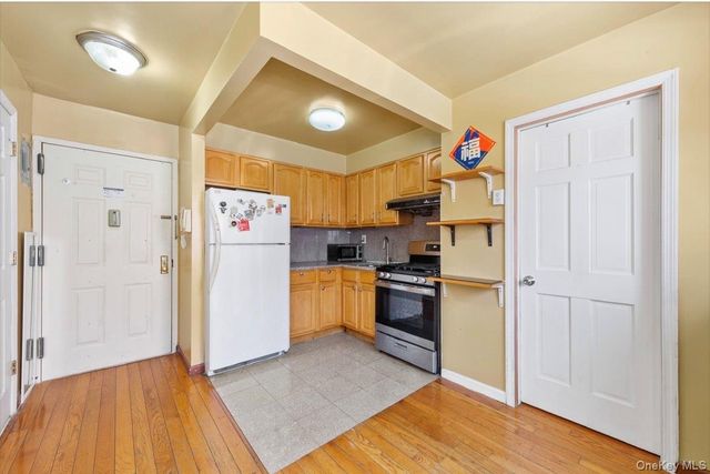 13939 35th Avenue 4E, Flushing, NY 11354