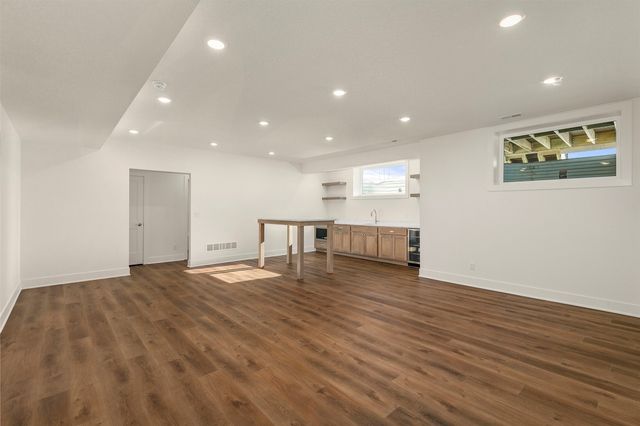 1350 SE Menlo Drive, Waukee, IA 50263