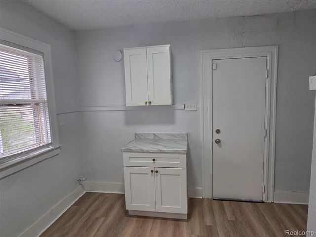 2498 Glendale Street, Detroit, MI 48238