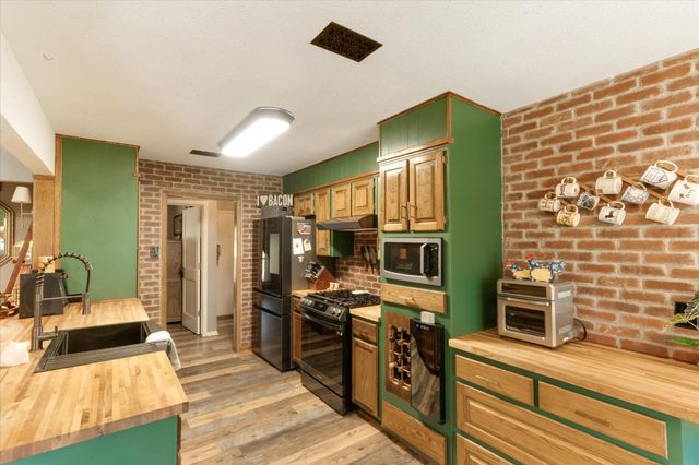 4513 Charles Court, Benbrook, TX 76116