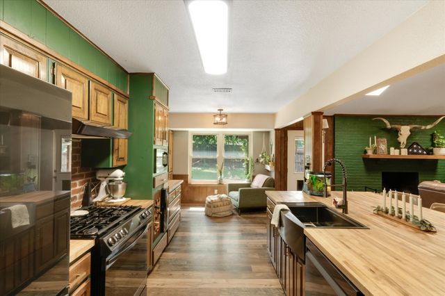 4513 Charles Court, Benbrook, TX 76116