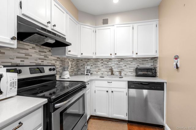 166-31 9th Ave 8A, Beechhurst, NY 11357